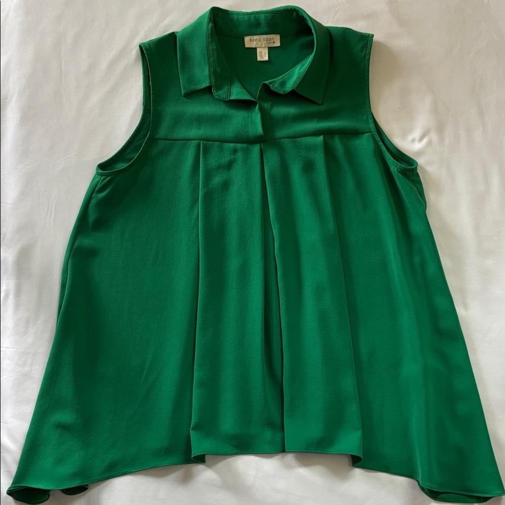 Sleeveless Emerald Green Pleat-Front Collared Camisole